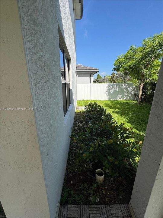 出租: $6,600 (5 贝兹, 5 浴室, 3381 平方英尺)