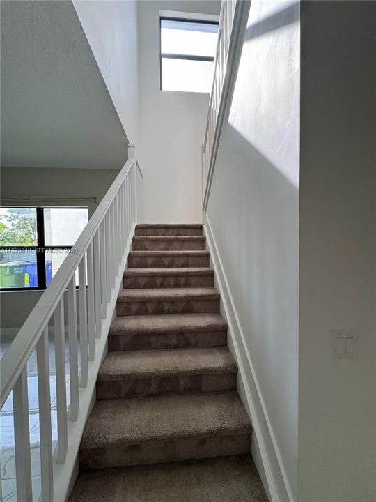 出租: $6,600 (5 贝兹, 5 浴室, 3381 平方英尺)