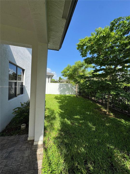 出租: $6,600 (5 贝兹, 5 浴室, 3381 平方英尺)