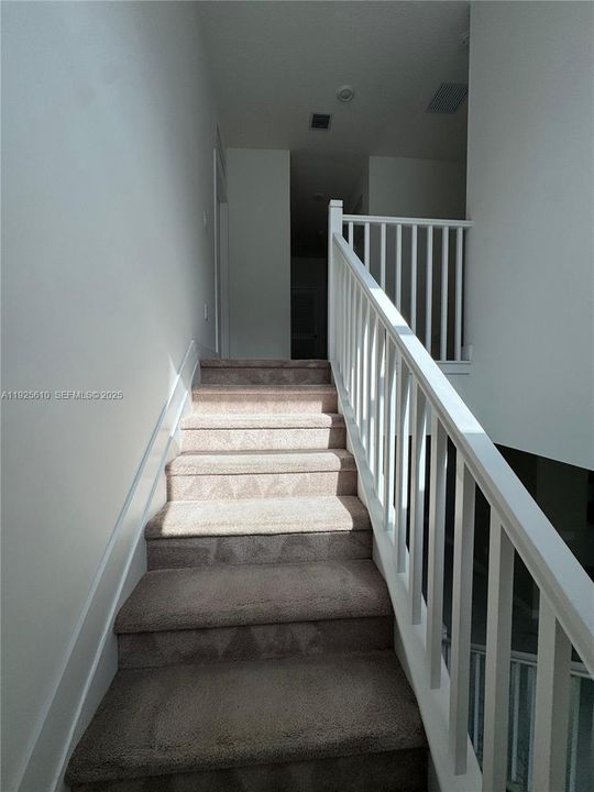 出租: $6,600 (5 贝兹, 5 浴室, 3381 平方英尺)