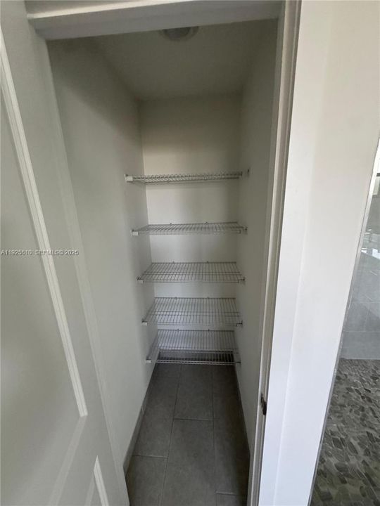 出租: $6,600 (5 贝兹, 5 浴室, 3381 平方英尺)