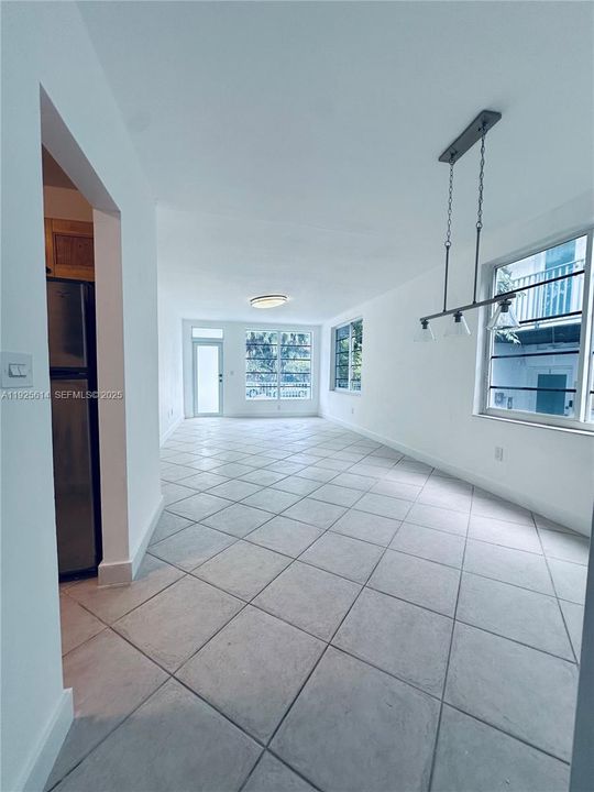 В аренду: $2,400 (1 спален, 1 ванн, 700 Квадратных фут)