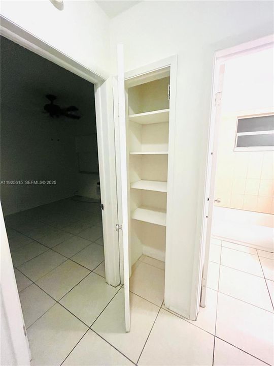 For Rent: $1,425 (1 beds, 1 baths, 650 Square Feet)