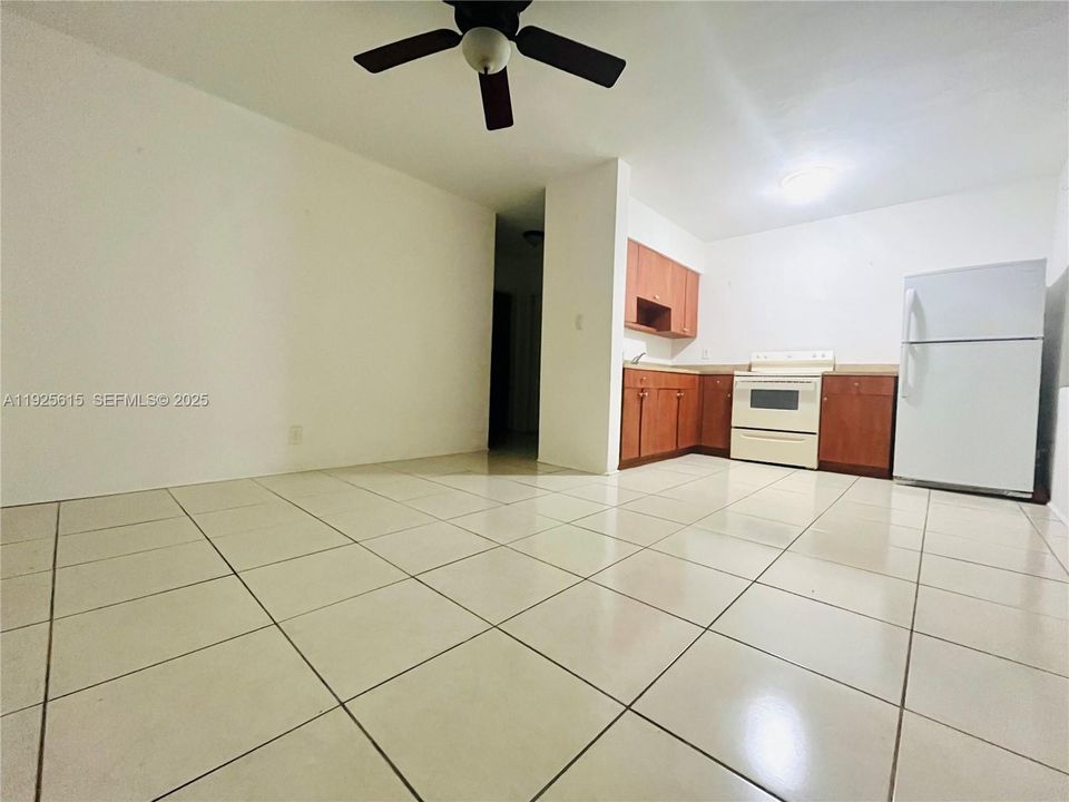 For Rent: $1,425 (1 beds, 1 baths, 650 Square Feet)