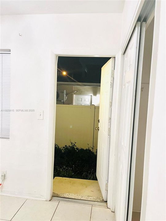 For Rent: $1,425 (1 beds, 1 baths, 650 Square Feet)