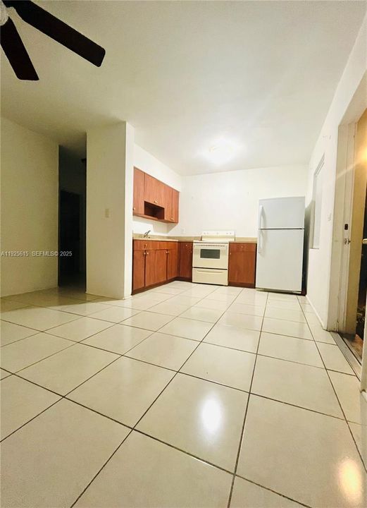 For Rent: $1,425 (1 beds, 1 baths, 650 Square Feet)