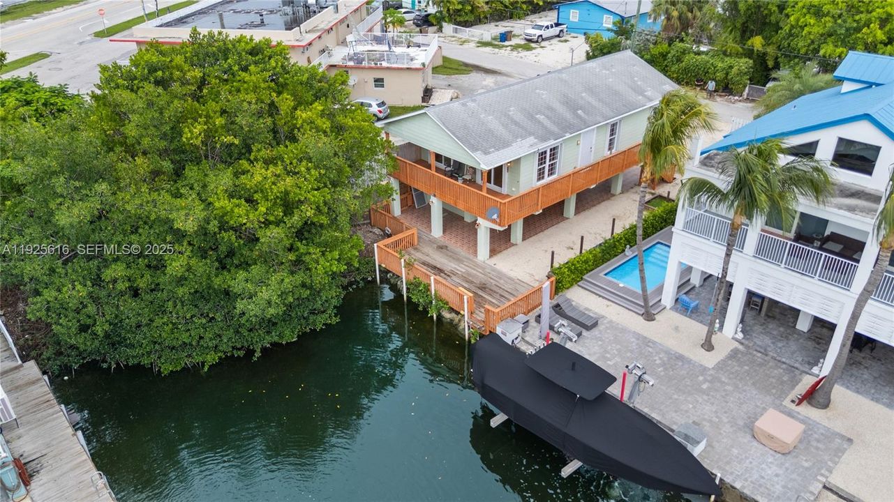 For Sale: $925,000 (3 beds, 2 baths, 1056 Square Feet)