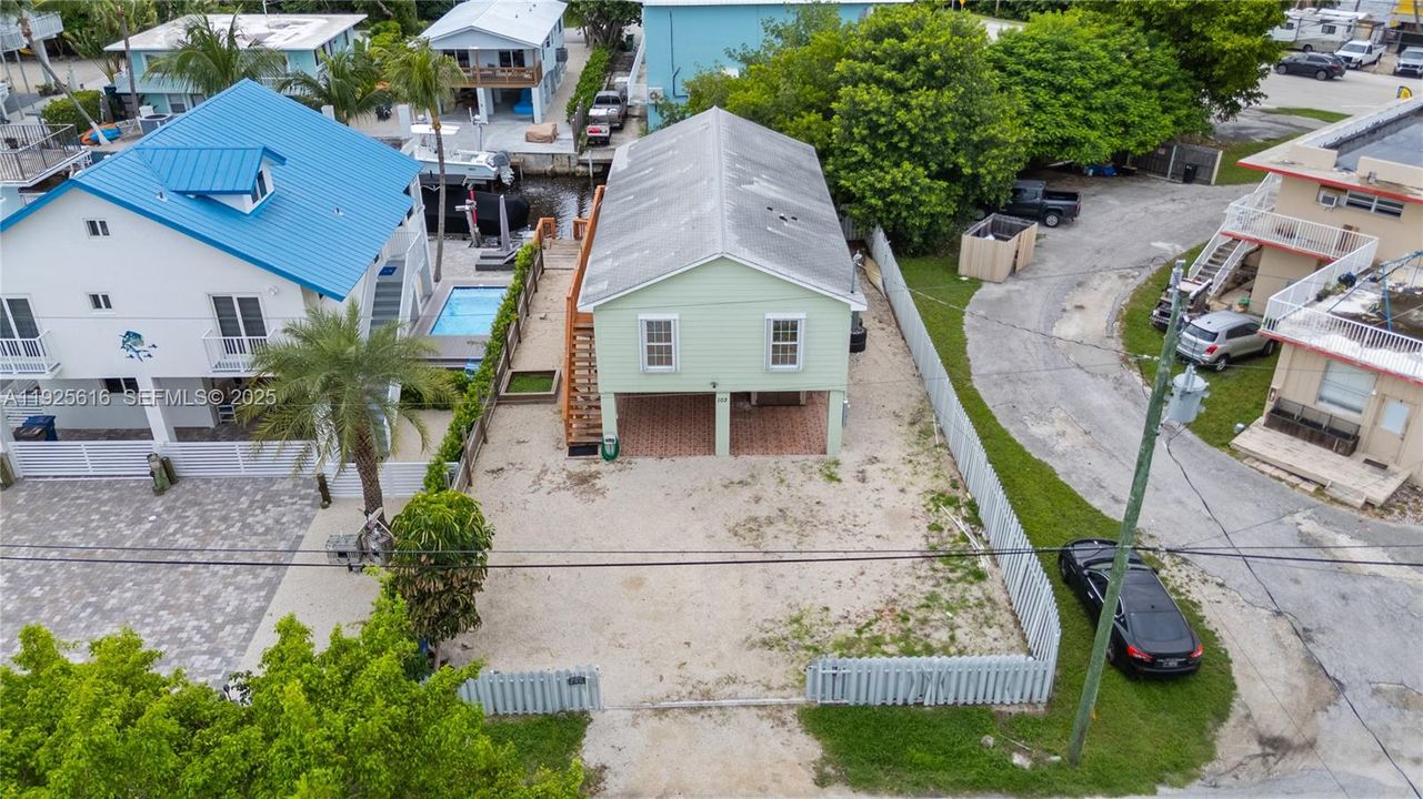 For Sale: $925,000 (3 beds, 2 baths, 1056 Square Feet)