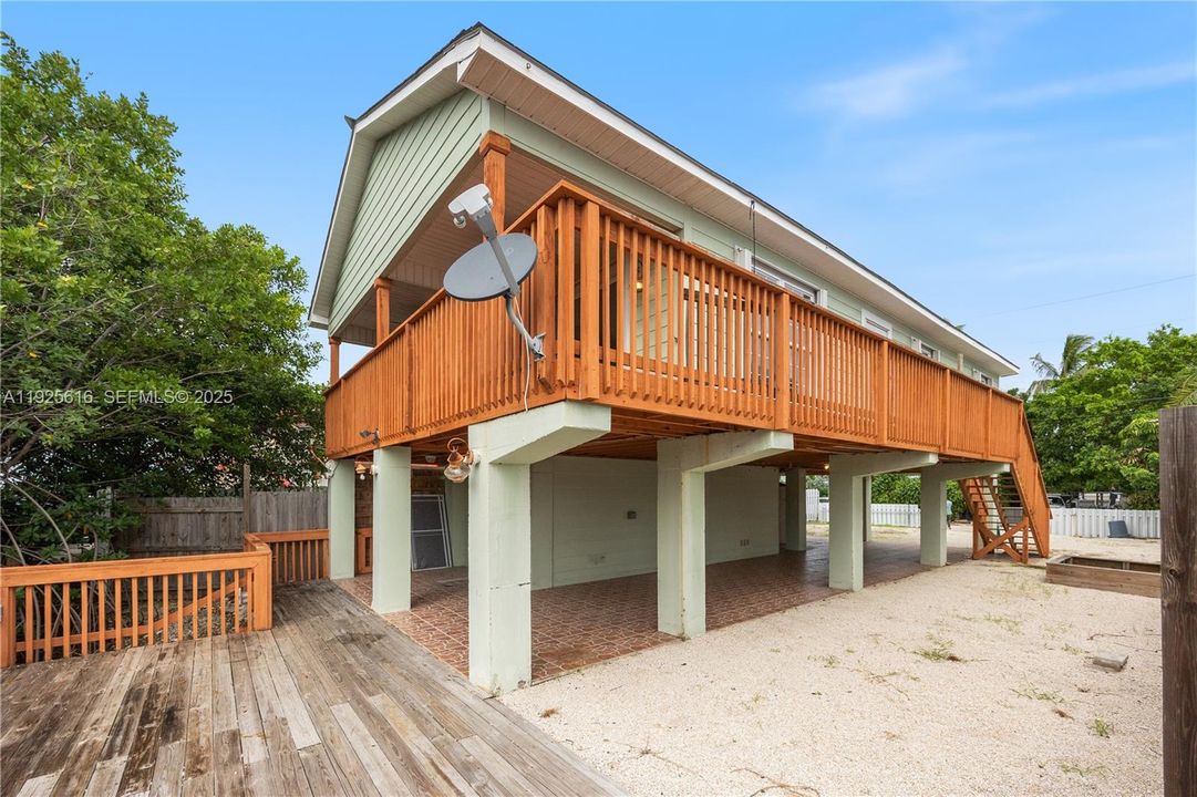 For Sale: $925,000 (3 beds, 2 baths, 1056 Square Feet)