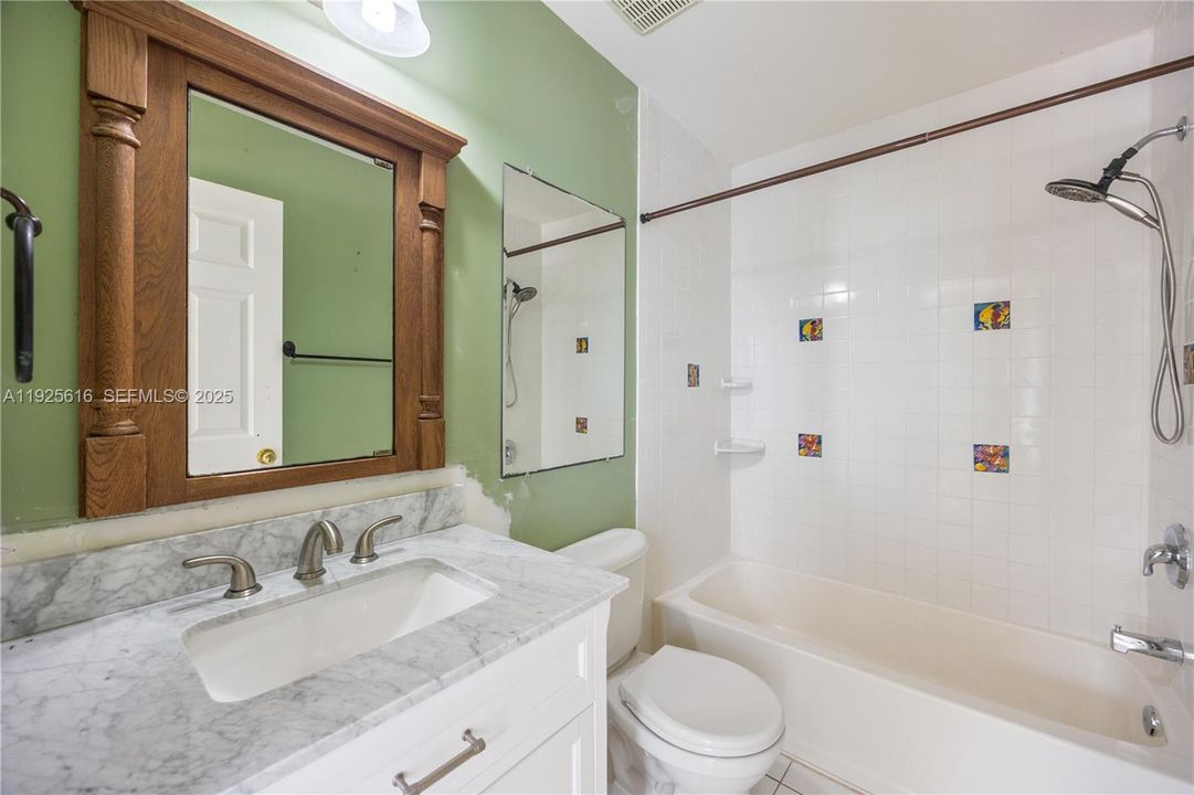 For Sale: $925,000 (3 beds, 2 baths, 1056 Square Feet)