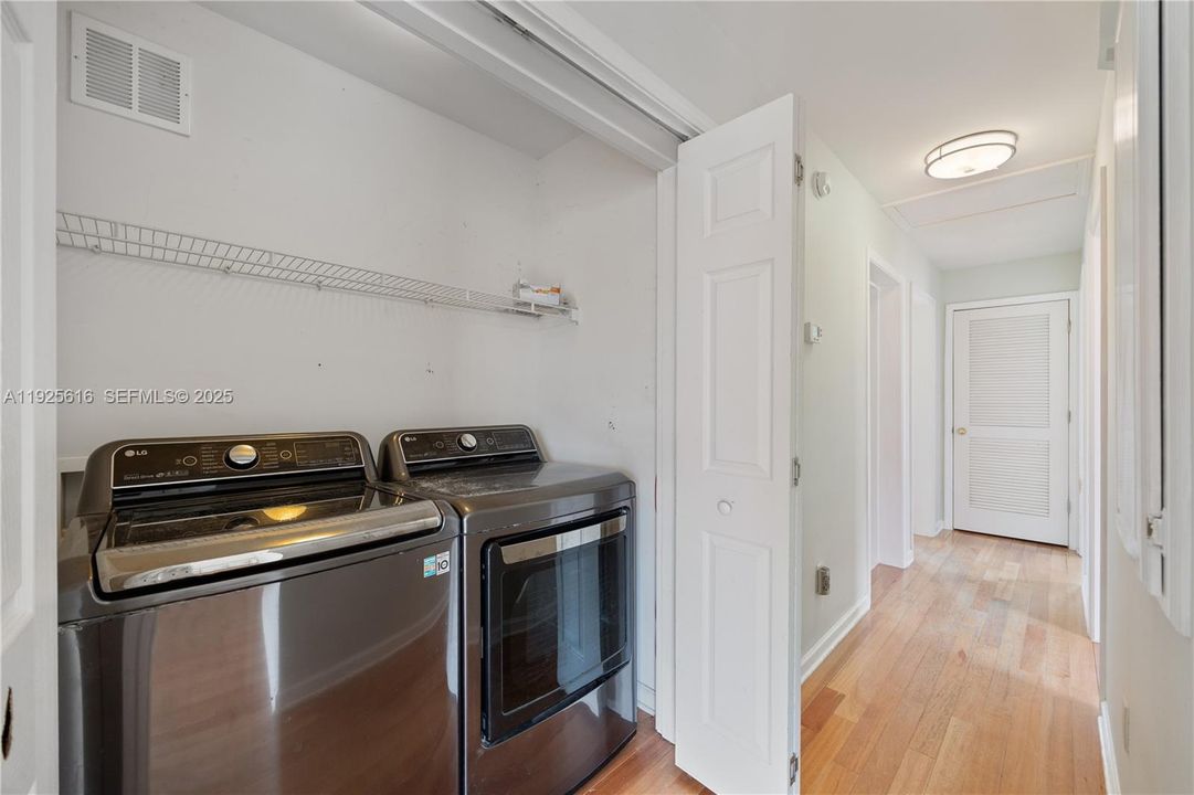 For Sale: $925,000 (3 beds, 2 baths, 1056 Square Feet)