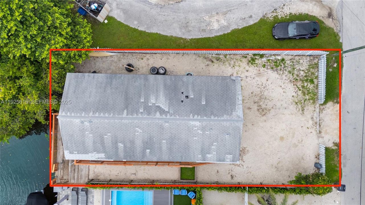 For Sale: $925,000 (3 beds, 2 baths, 1056 Square Feet)