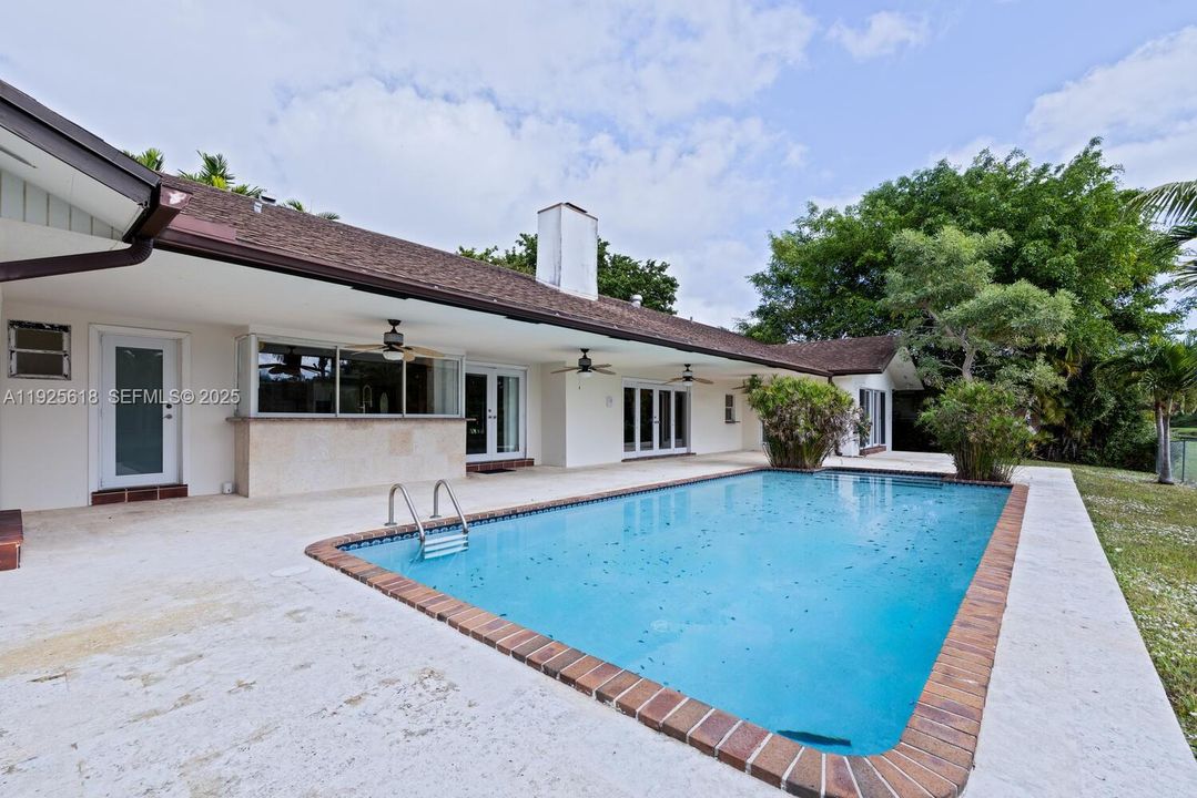 En Venta: $1,325,000 (4 camas, 3 baños, 3075 Pies cuadrados)