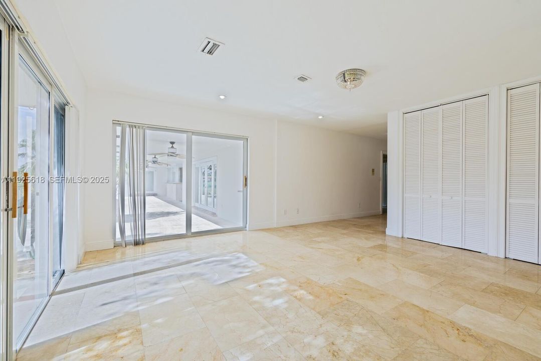 En Venta: $1,325,000 (4 camas, 3 baños, 3075 Pies cuadrados)