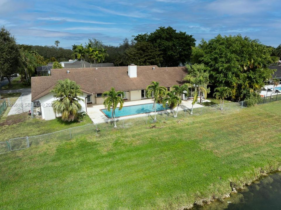 En Venta: $1,325,000 (4 camas, 3 baños, 3075 Pies cuadrados)