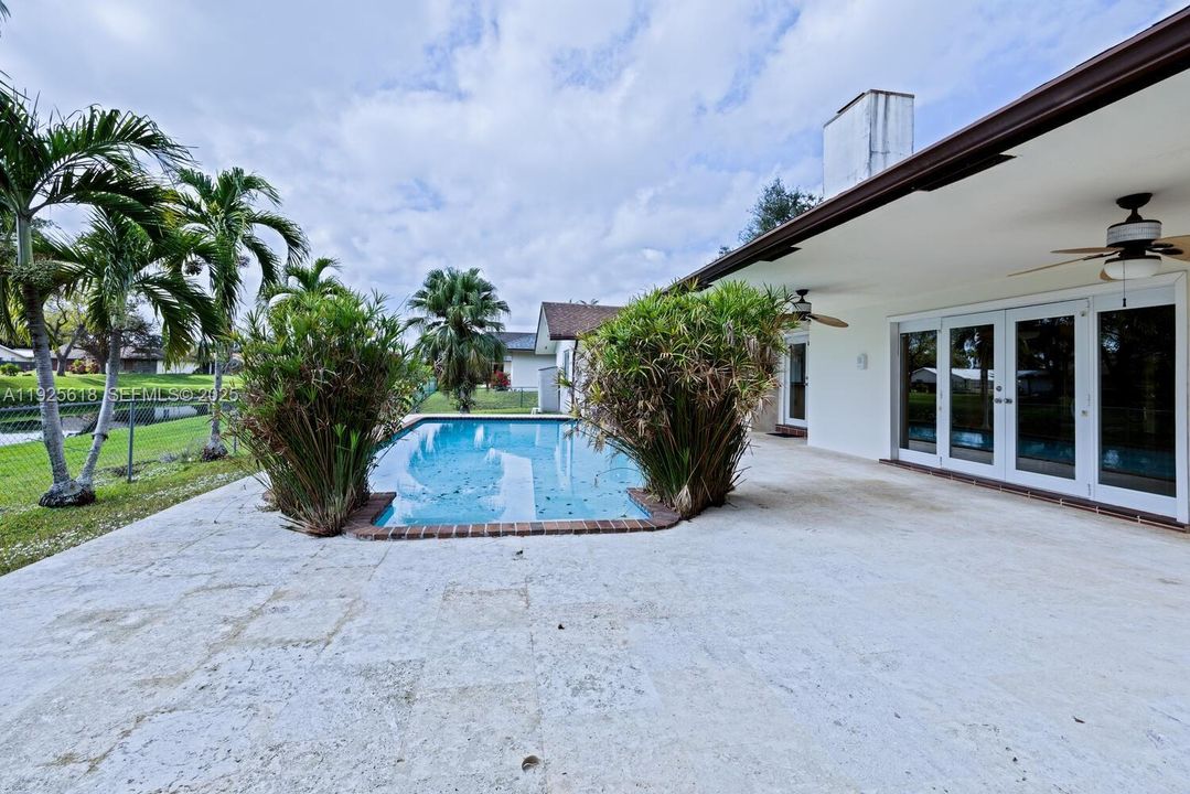 En Venta: $1,325,000 (4 camas, 3 baños, 3075 Pies cuadrados)