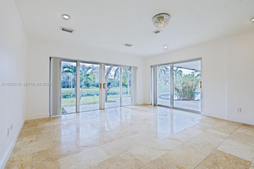 En Venta: $1,325,000 (4 camas, 3 baños, 3075 Pies cuadrados)