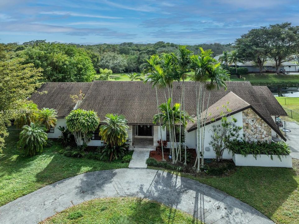 En Venta: $1,325,000 (4 camas, 3 baños, 3075 Pies cuadrados)