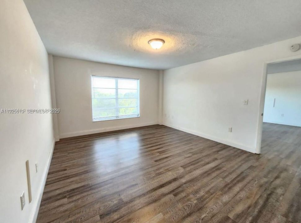 For Rent: $1,700 (1 beds, 1 baths, 783 Square Feet)