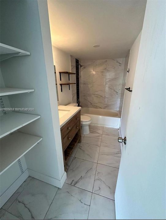 For Rent: $1,700 (1 beds, 1 baths, 783 Square Feet)