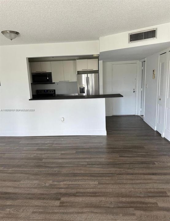 For Rent: $1,700 (1 beds, 1 baths, 783 Square Feet)