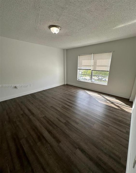 For Rent: $1,700 (1 beds, 1 baths, 783 Square Feet)