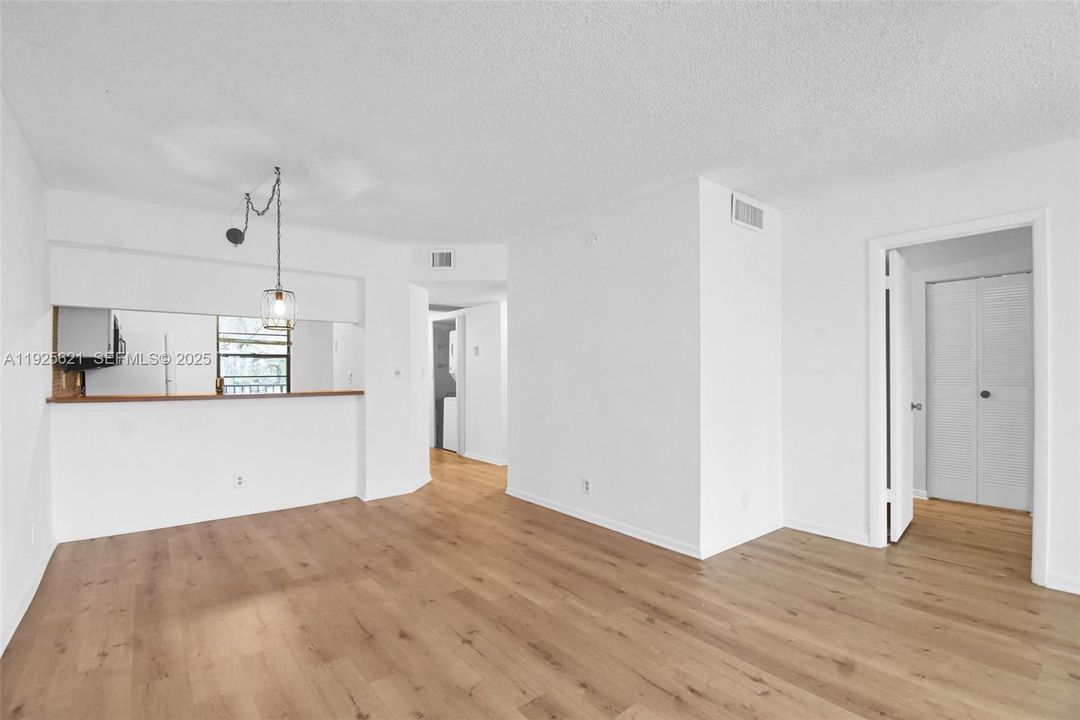 На продажу: $219,000 (2 спален, 2 ванн, 0 Квадратных фут)