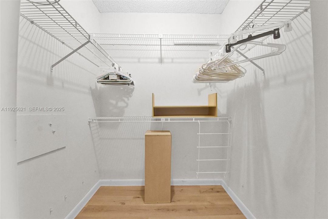 На продажу: $219,000 (2 спален, 2 ванн, 0 Квадратных фут)