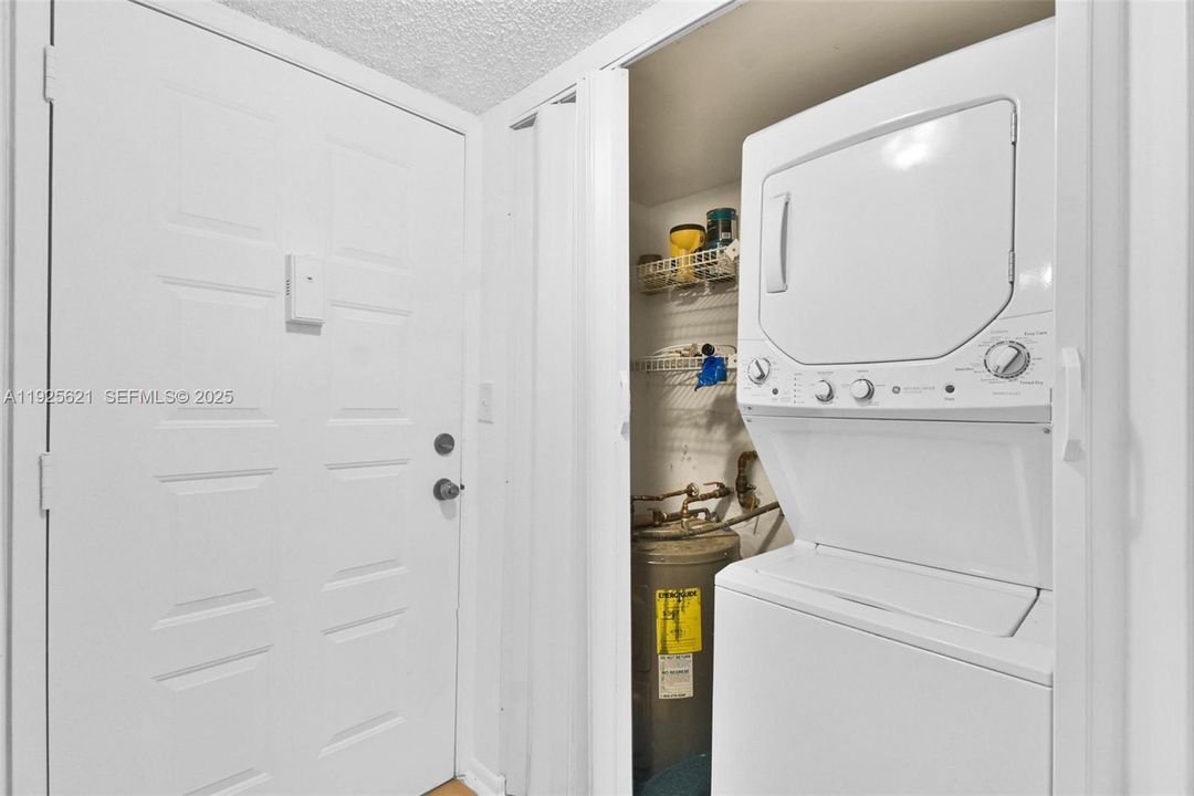 На продажу: $219,000 (2 спален, 2 ванн, 0 Квадратных фут)