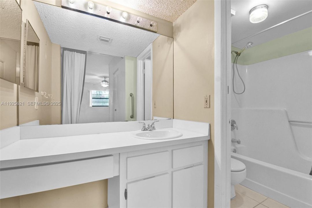 На продажу: $219,000 (2 спален, 2 ванн, 0 Квадратных фут)