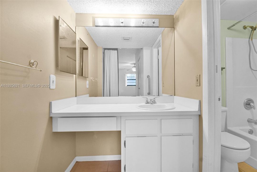 На продажу: $219,000 (2 спален, 2 ванн, 0 Квадратных фут)