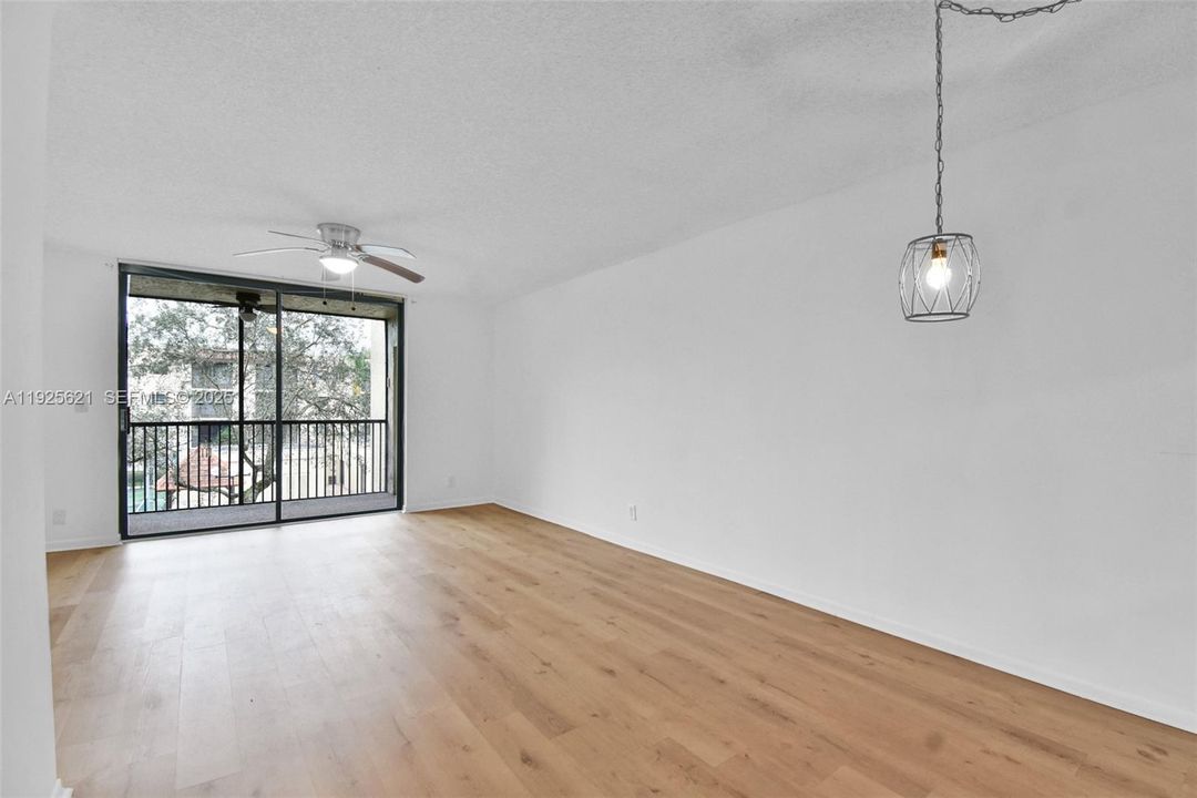 На продажу: $219,000 (2 спален, 2 ванн, 0 Квадратных фут)