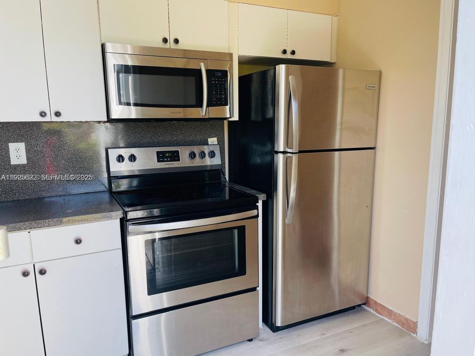 For Sale: $870,000 (0 beds, 0 baths, 2563 Square Feet)