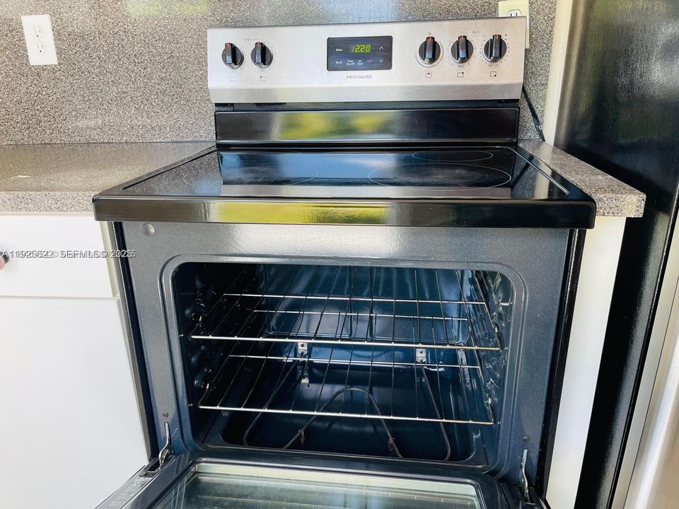 For Sale: $870,000 (0 beds, 0 baths, 2563 Square Feet)