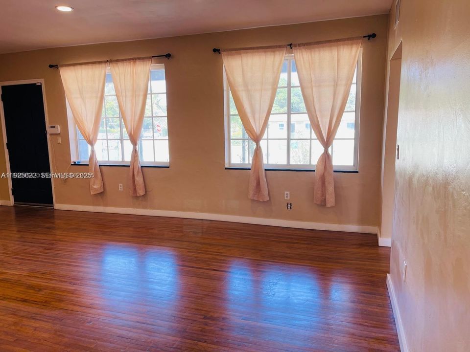 For Sale: $870,000 (0 beds, 0 baths, 2563 Square Feet)