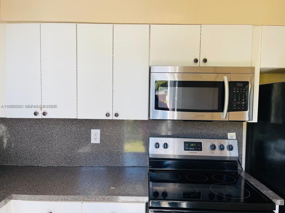 For Sale: $870,000 (0 beds, 0 baths, 2563 Square Feet)