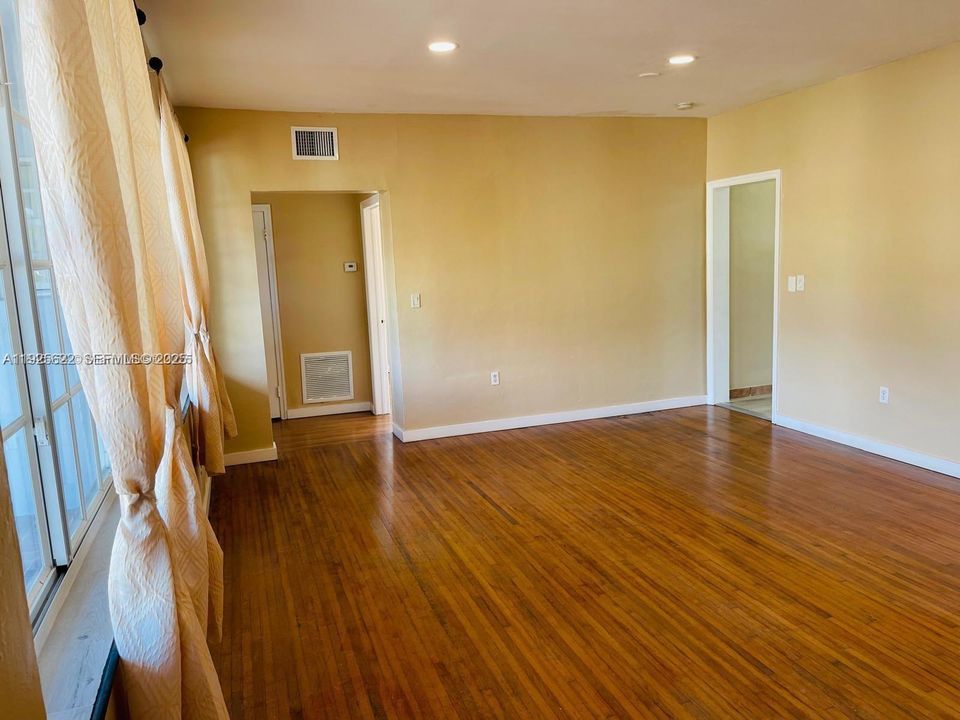 For Sale: $870,000 (0 beds, 0 baths, 2563 Square Feet)