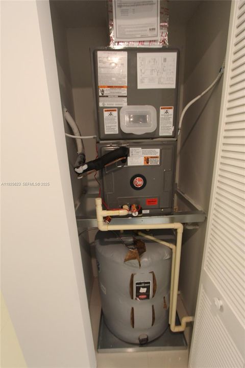 待售: $299,000 (1 贝兹, 1 浴室, 726 平方英尺)