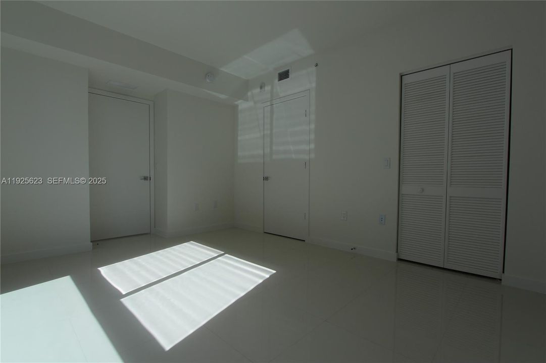 待售: $299,000 (1 贝兹, 1 浴室, 726 平方英尺)