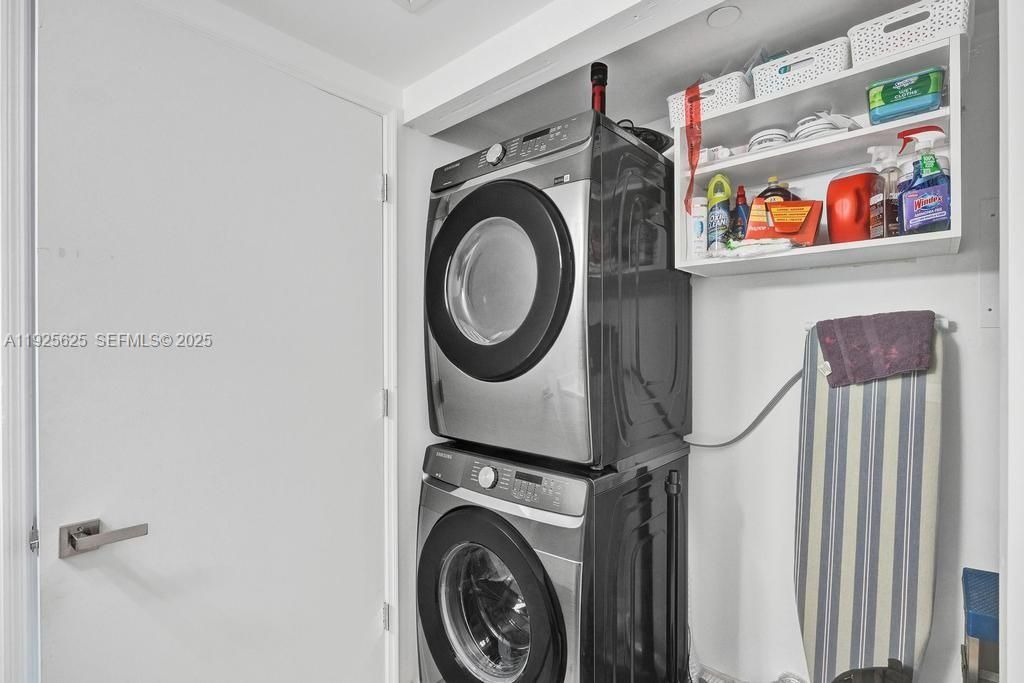 待售: $1,450,000 (2 贝兹, 2 浴室, 1590 平方英尺)