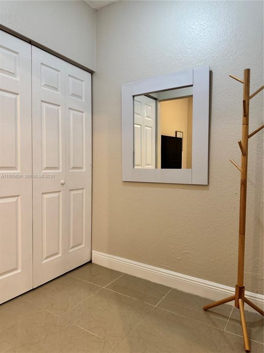 For Sale: $115,000 (1 beds, 1 baths, 465 Square Feet)