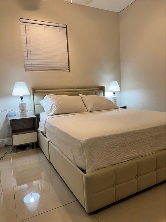 For Sale: $115,000 (1 beds, 1 baths, 465 Square Feet)