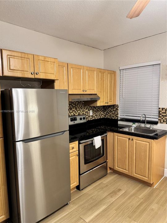 For Sale: $115,000 (1 beds, 1 baths, 465 Square Feet)