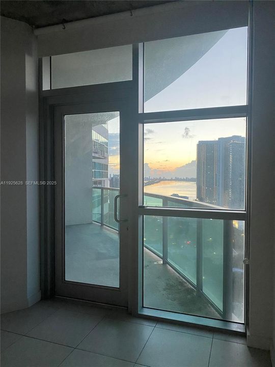 待售: $499,000 (1 贝兹, 1 浴室, 861 平方英尺)