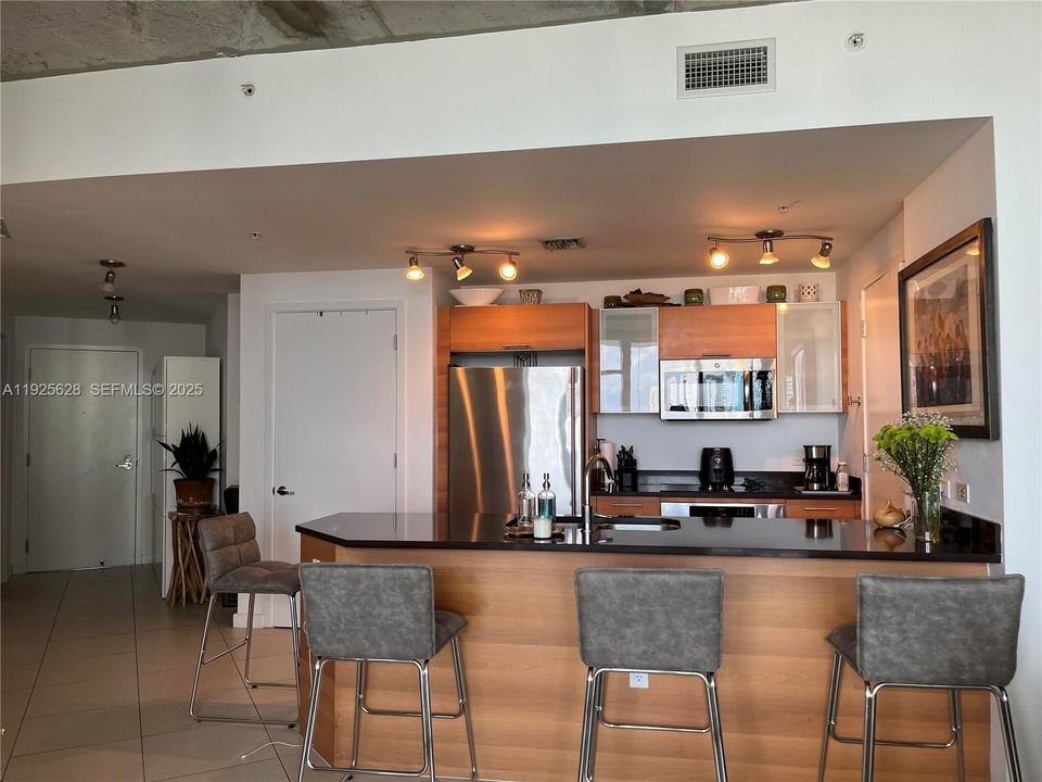 待售: $499,000 (1 贝兹, 1 浴室, 861 平方英尺)