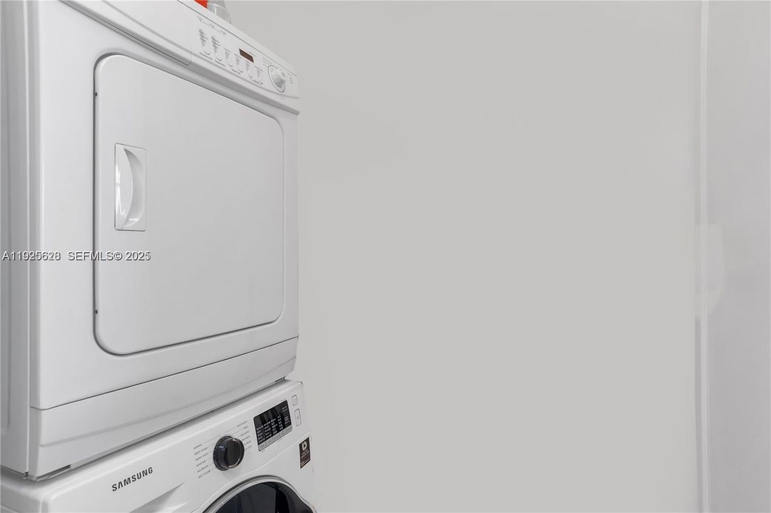 待售: $499,000 (1 贝兹, 1 浴室, 861 平方英尺)