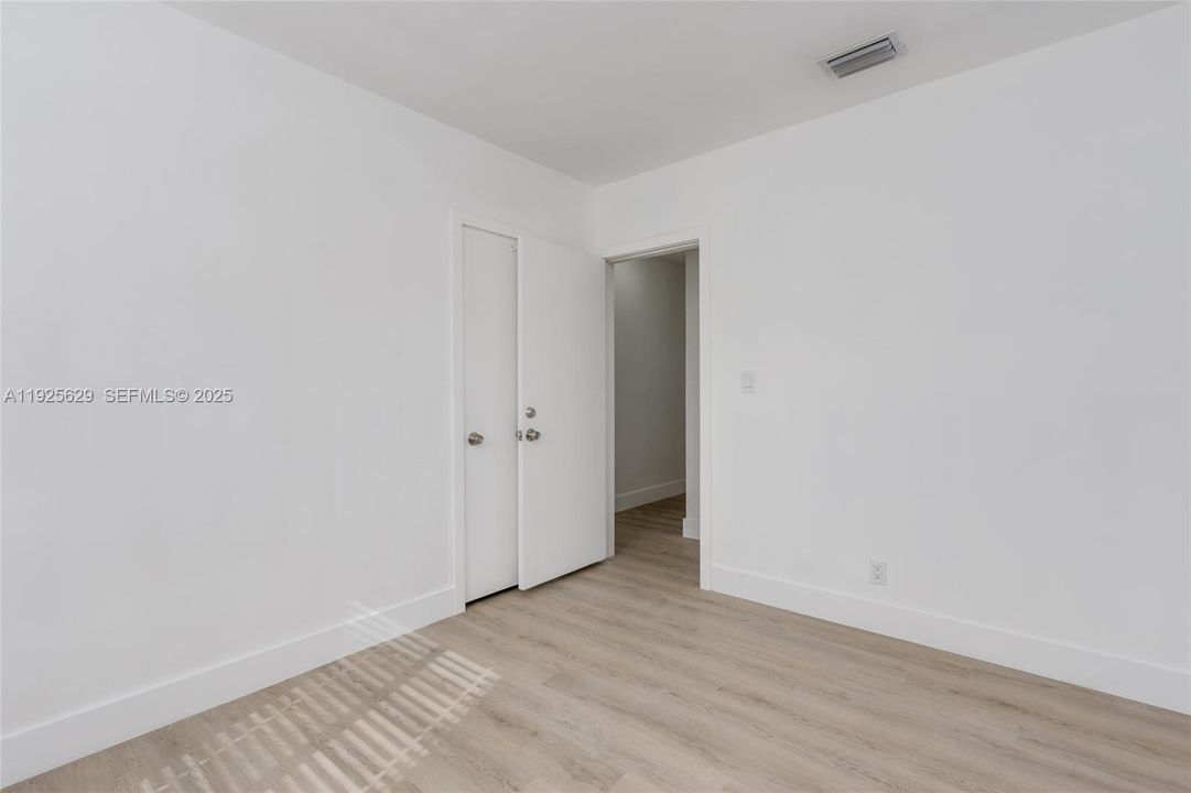 For Sale: $500,000 (3 beds, 1 baths, 1050 Square Feet)