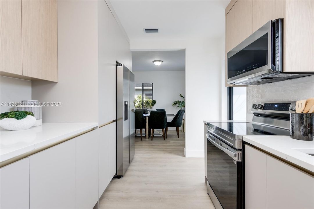 For Sale: $500,000 (3 beds, 1 baths, 1050 Square Feet)