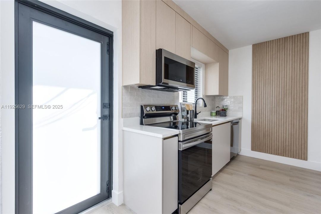 For Sale: $500,000 (3 beds, 1 baths, 1050 Square Feet)