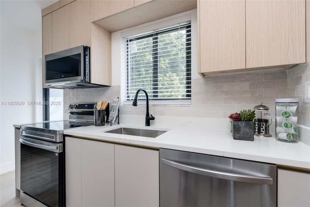 For Sale: $500,000 (3 beds, 1 baths, 1050 Square Feet)